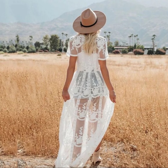 GORGEOUS ♡ Lace COVERUP - Picture 2 of 6